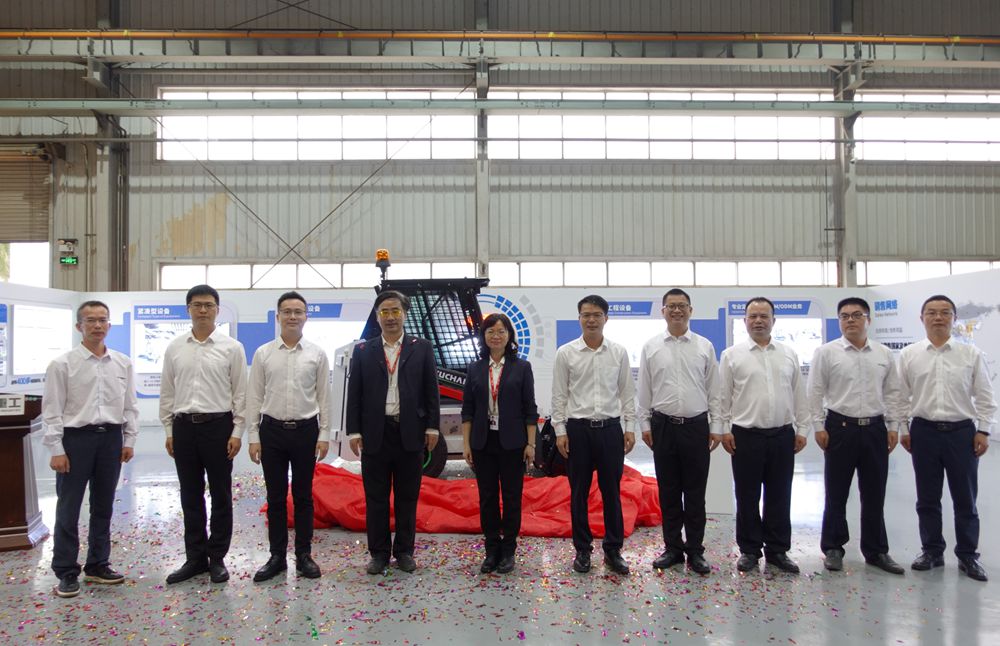 玉柴重工舉行展廳揭幕及海外版電動(dòng)滑移裝載機(jī)發(fā)布儀式