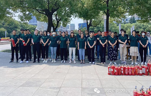 消防演练进企业，安全体验零距离