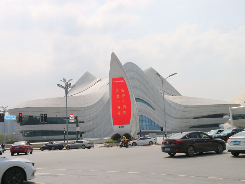 湖南長(zhǎng)沙梅溪湖廣場(chǎng)景觀廣告牌