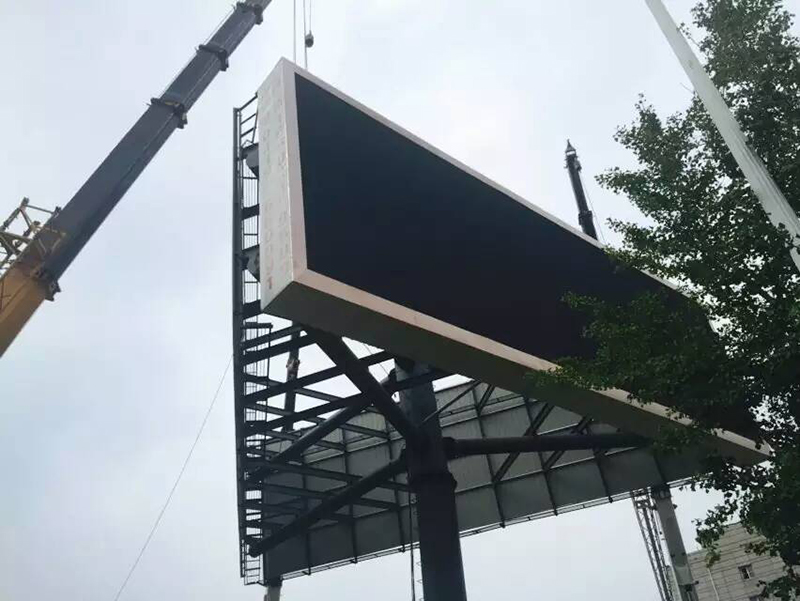 遼寧遼陽(yáng)市三面鋼結(jié)構(gòu)裝配式LED大屏