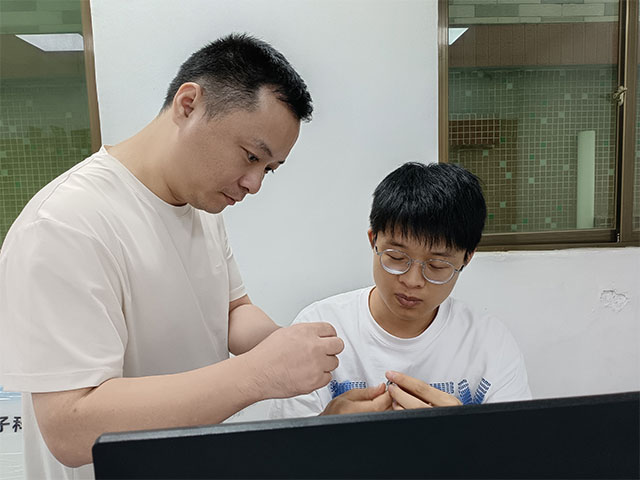 不畏艰辛,勇于挑战科技创新