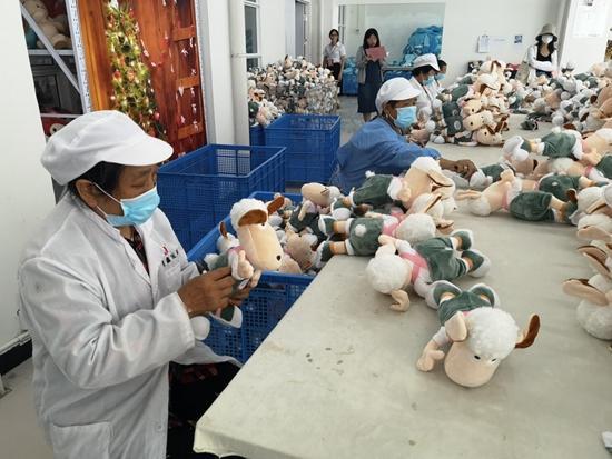 爱多宝智能交互毛绒玩具文创项目