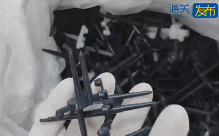 131吨废塑料,海关退运出境!