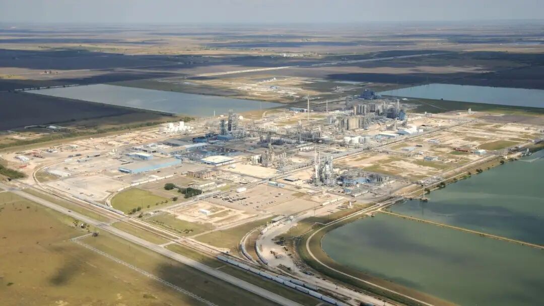 在一项新的诉讼中,德克萨斯州指控陶氏和布拉斯肯公司在其位于德克萨斯州西德里夫特的石化综合体中“惯性”污染塑料颗粒。