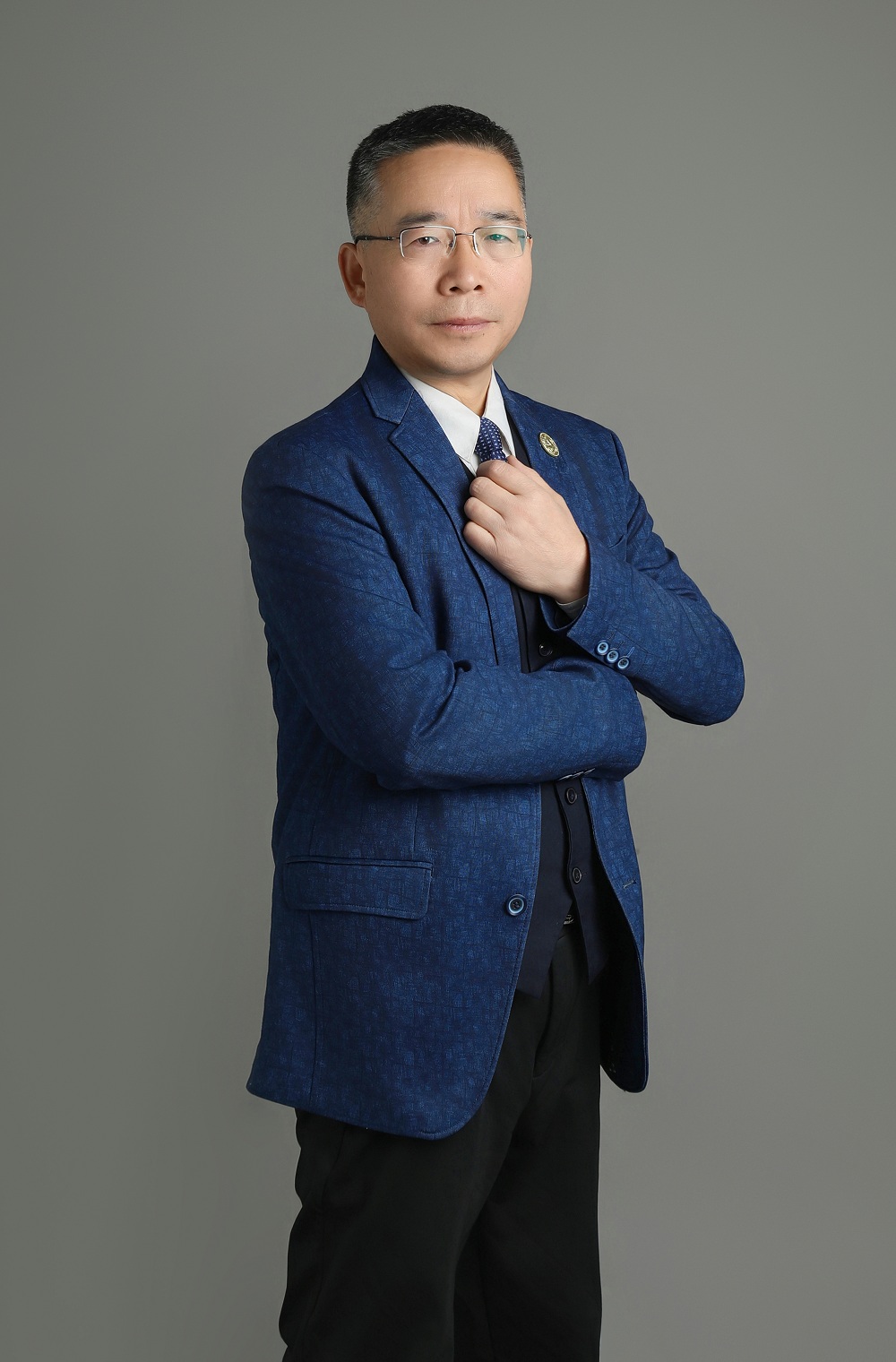 强军平,男,汉族,1970年10月出生,群众,
本科学历。现任新疆瀛华律师事务所首席管理合伙人、
管委会主任、我市律师协会理事、新疆律师协会理事。
主要社会兼职情况:新疆中小企业协会副会长、
克拉玛依市安徽商会副会长。
获得荣誉 :2009年、2017年两次被评为克拉玛依市优秀律师