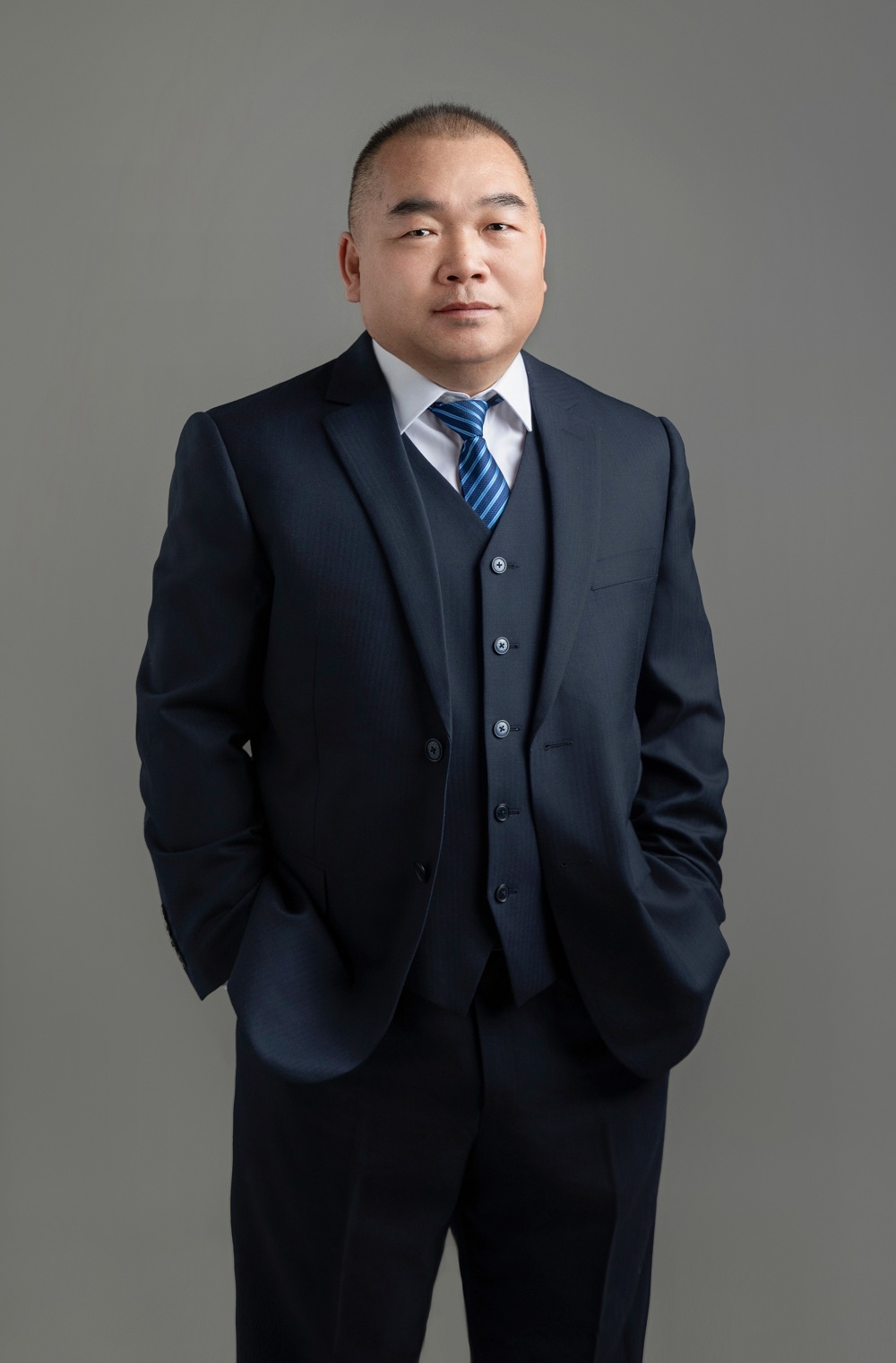 王小锋:男,汉族,1976年2月出生,群众,大学本科。现任新疆瀛华律师事务所专职律师。
获得荣誉:2014年,克拉玛依市司法局“优秀律师”;2017年,司法厅“第三届自治区法律援助工作先进个人”;2021年,市律师协会“2020年度最佳公益律师”;2022年,市律师协会“优秀法律援助律师”;2022年,司法厅和自治区律师协会“工作成绩突出的律师”。