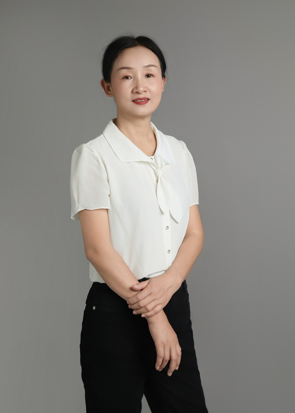 陈竹,女,汉族,1973年1月出生,中共党员,本科学历。现任新疆惠和律师事务所主任。