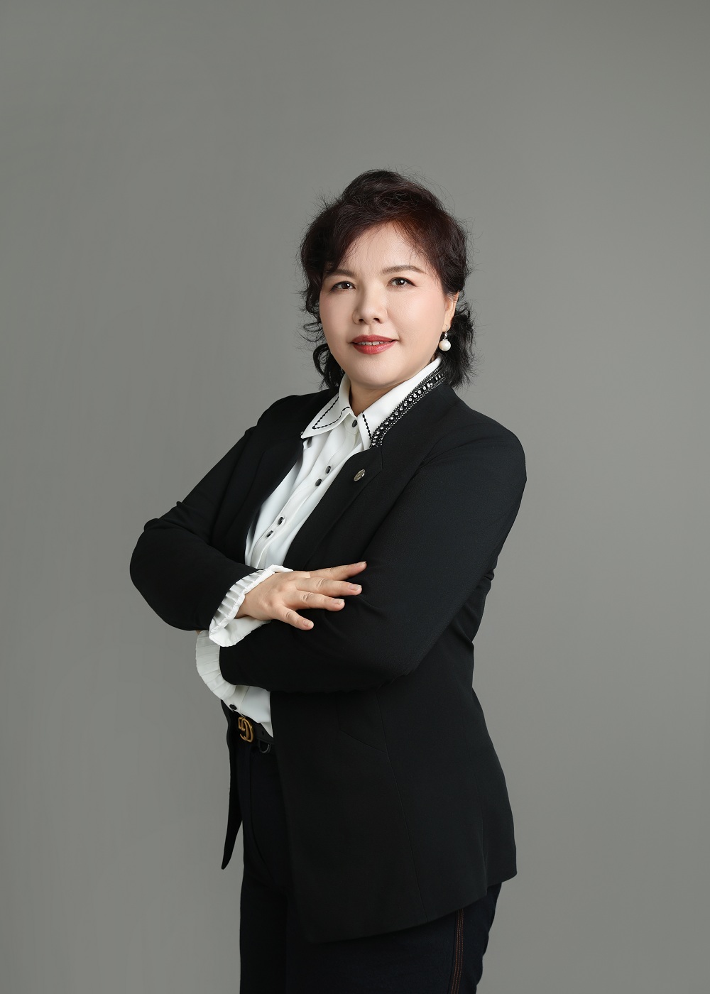 李宏,女,汉族,1969年8月出生,本科学历,现任新疆众信律师事务所主任。
获得荣誉:2005年7月被克拉玛依市依法治市领导小组评为 “四五普法”先进个人;2021年7月被克拉玛依市律师协会评为优秀女律师荣誉称号。