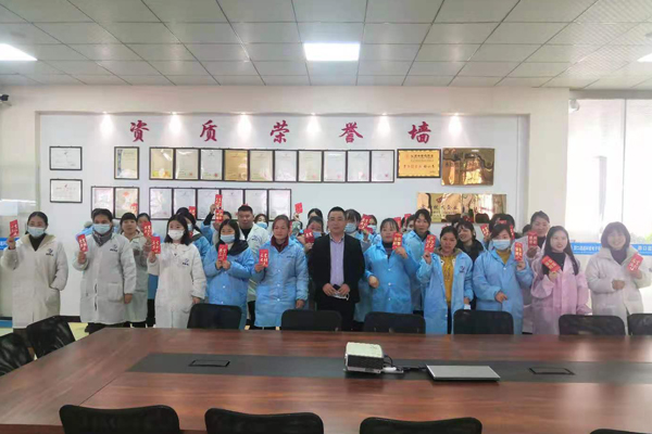 2021年開年張總發紅包留影