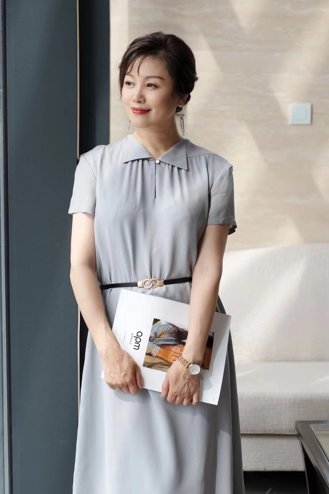 经典灰色套装-用简约诠释大气