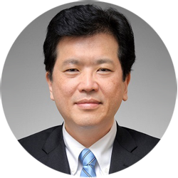 植木 浩二郎
国立国际医疗研究中心医院糖尿病研究中心主任医师、第一内分泌代谢科主任医师
专业领域:1 型 / 2 型糖尿病、甲状腺疾病、肥胖症等内分泌代谢疾病的诊疗与研究
担任日本糖尿病学会理事长
日本内分泌学会评议员
日本肥胖学会、肌肉减少症和虚弱学会核心成员