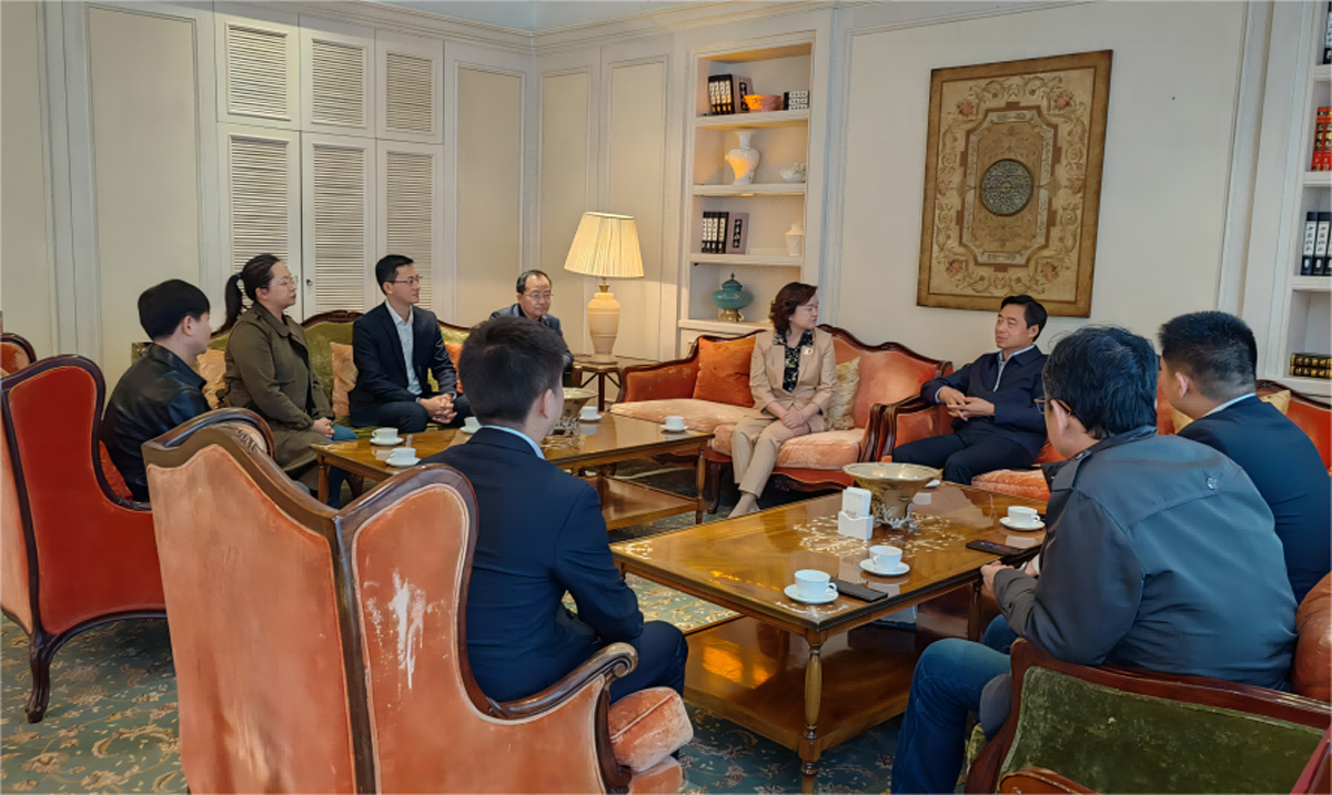 重庆市长寿区委常委、区政府常务副区长卓大林一行莅临公司调研座谈