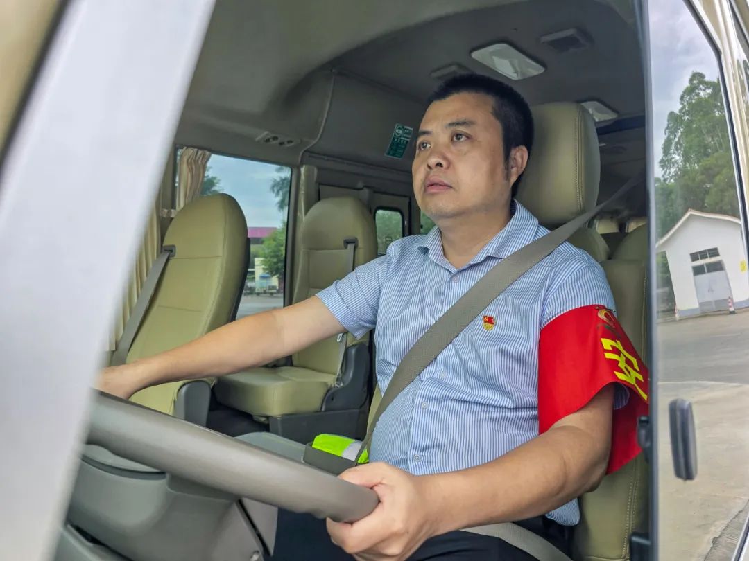 我的入党故事 | 初心不改,开好每一班车 站好每一班岗