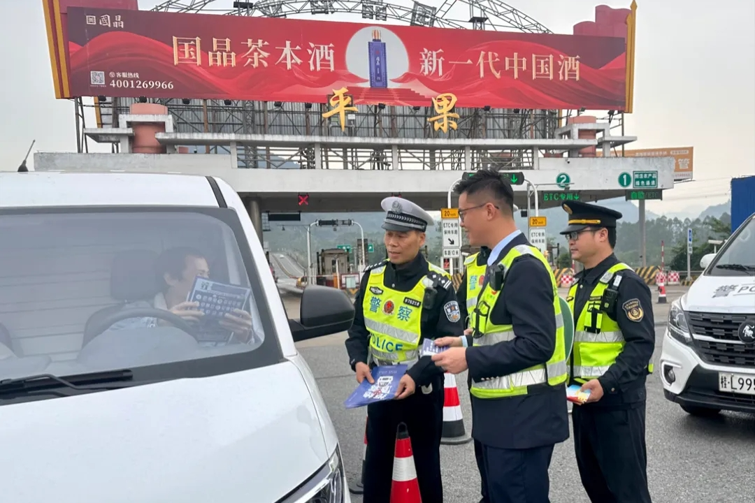 122全国交通安全日 | “十里红路流动党小组”携手共筑平安出行路