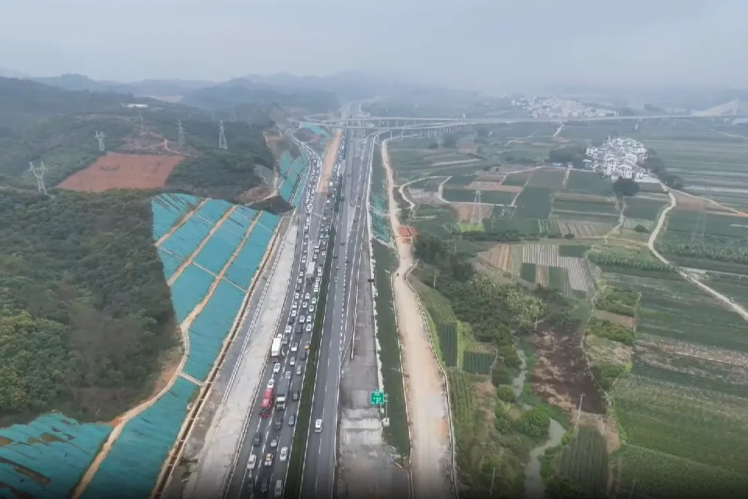 归途有光 一路相伴 | 必威西汉姆联官网以初心守护春运团圆路