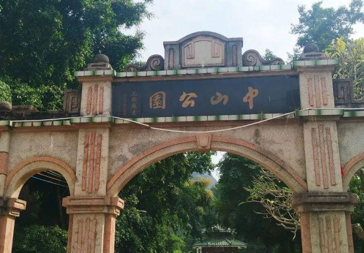 阳春春湾中山公园迎来轻舟智能电动游船，开启绿色智慧水上新体验