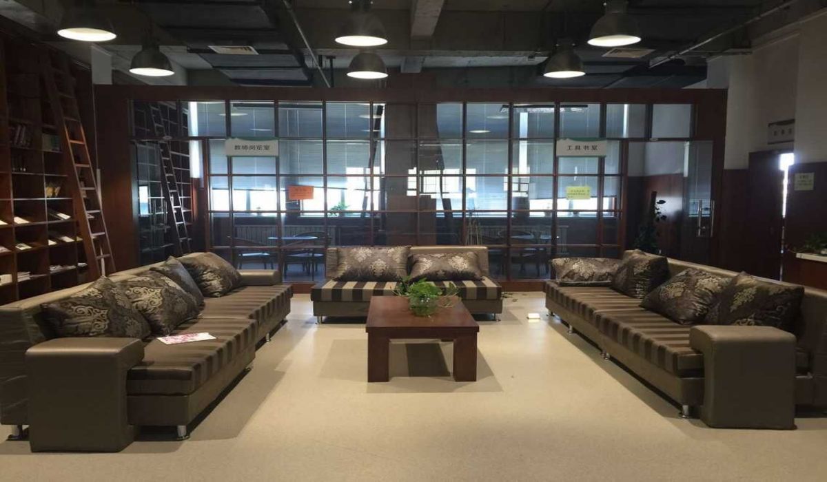 新疆克拉玛依第一中学