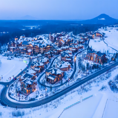 雪域长白||长白山旅游自由行||入住长白山万达度假区或华美（原鲁能）胜地度假区||长白山滑雪、温泉、雪乐园、水乐园|长长白山旅游攻略||长白山旅游小包团||长白山4天3晚定制游