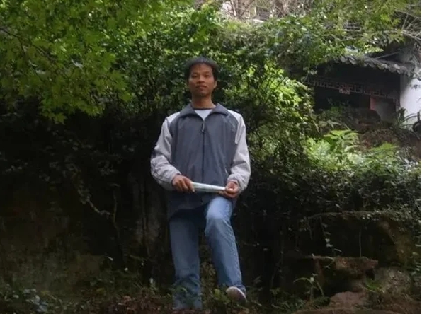 【人民日报】杭州一企业家向母校捐款设奖学金 15年前他因欠学费靠担保获毕业答辩机会