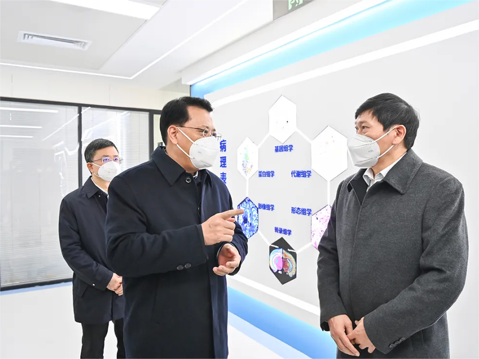重庆市委书记袁家军考察金凤实验室创新平台建设