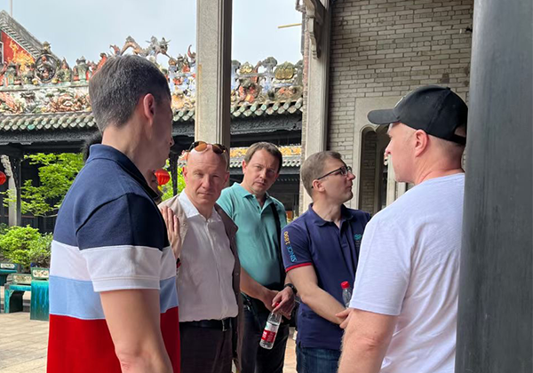 Only selected well-trained tour guides
3/4 of the five-star reviews are due to our tour guide services.
Tour guides participate in official system training every year.
Performance is linked to service quality, and your satisfaction is the core of the assessment.