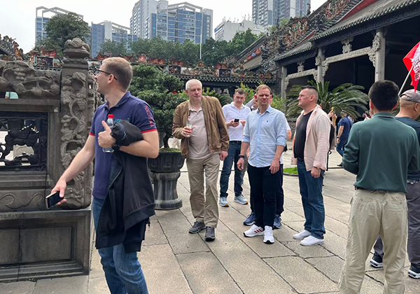More than tour guides
Our tour guides will vividly explain the most authentic Chinese culture to you.
No need to worry about language barriers, we will bring you a pleasant trip.
24/7 emergency support: They are always on call to ensure your peace of mind.
