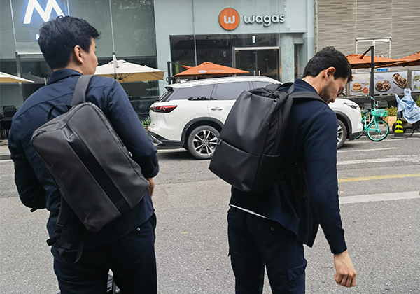 Genuine
Avoid commercialized attractions.
Experience genuine regional traditions and daily community rhythms.