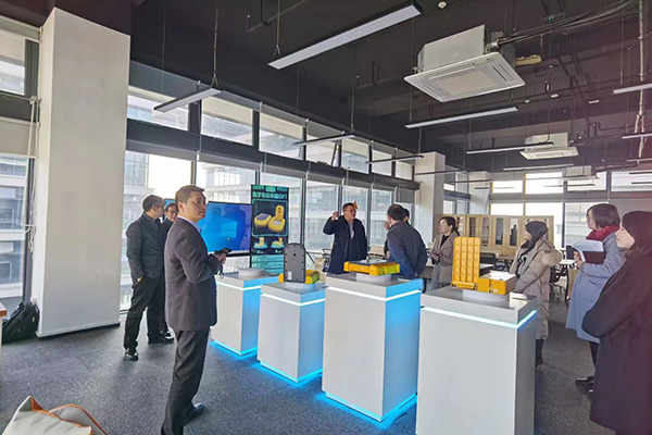 中国工业互联网研究院副总工程师田野、中国工业互联网研究院网络所副所长张旭