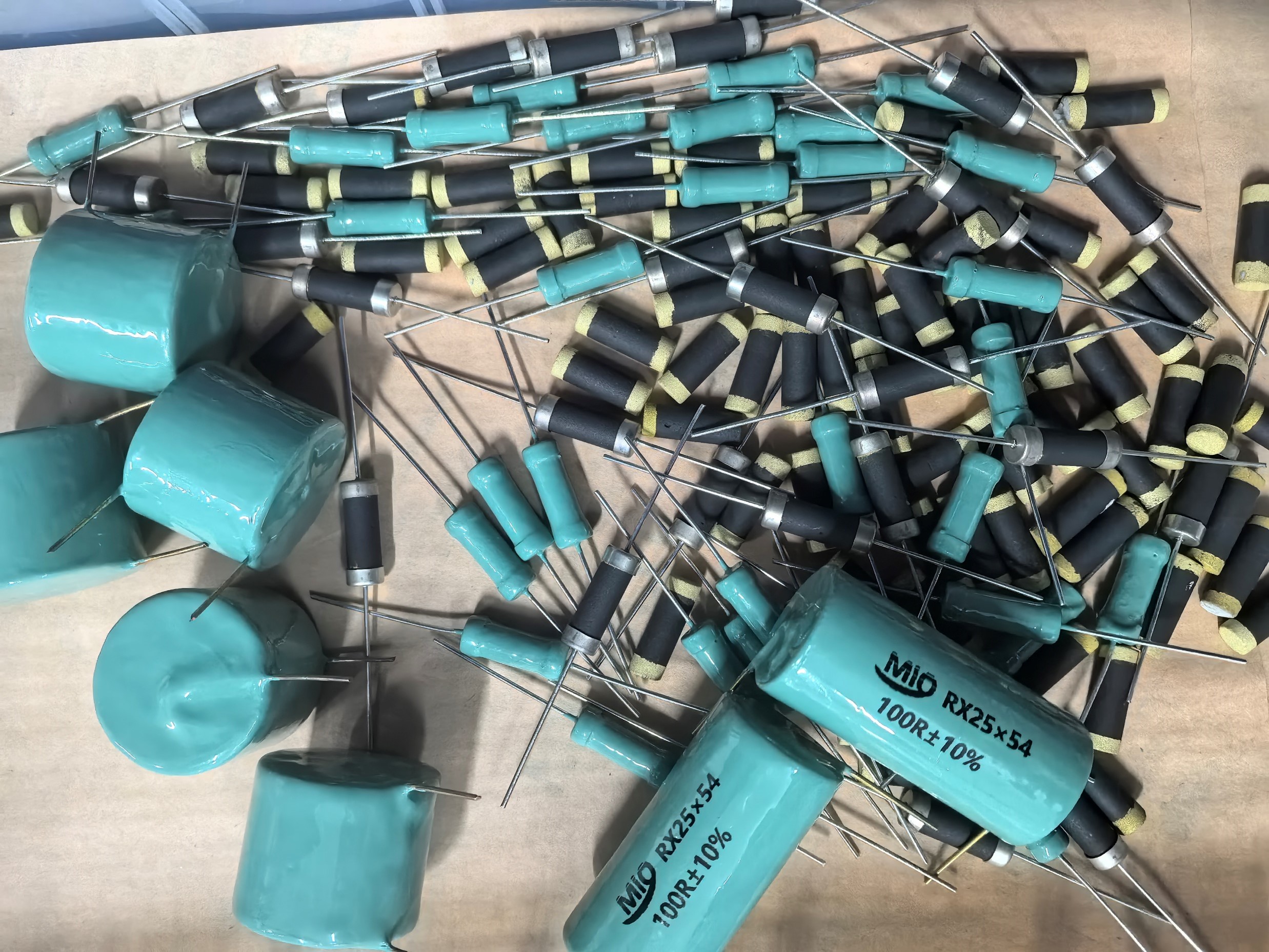 紧凑型高压电阻器 High Voltage Resistors for Compact Circuitry