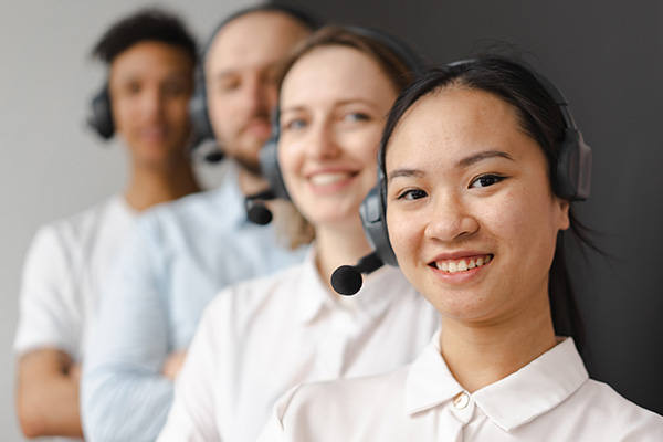 通常分为动态新闻、综合新闻、典型报道和新闻述评四类。其中动态新闻是报纸