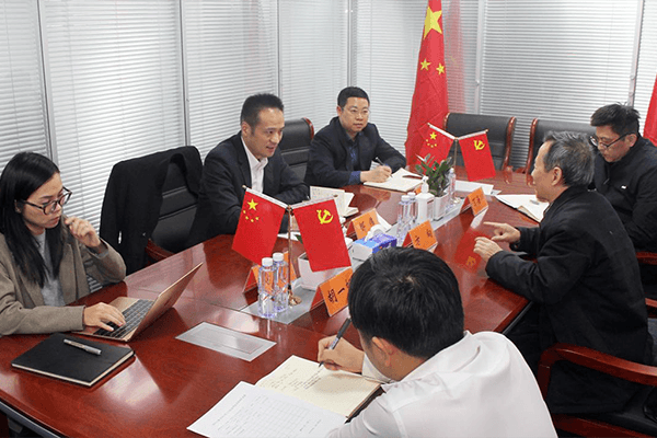 方向教授到访人文公司开展座谈研讨