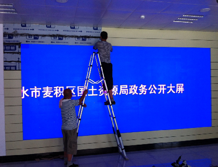 LED显示屏
某单位机关办公大楼门厅LED屏建设