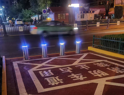 消防通道防碰撞升降柱项目
某学校消防通道防碰撞升降柱项目安装