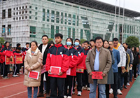 爱出者爱返——环江二高·职校举行仪式捐助突遭