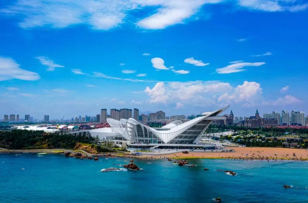 &nbsp;青岛展会
&nbsp; &nbsp; &zwnj;&nbsp;2025黄河流域跨境电商博览会将于2025年6月12日至14日在&nbsp;青岛西海岸新区金沙滩啤酒城&nbsp;举办&zwnj;！我们 RaySure 携特色类家具亮相，涵盖日系、户外、办公等风格。在日系区，有实木榻榻米上面的小餐桌，还有实木小凳子；户外区，便携折叠椅，户外躺椅，舒适度极佳；办公区，有折叠躺椅，极度节省空间，多角度调节，增加舒适度。展会现场，还有专业人员讲解产品工艺与设计理念。诚邀您莅临 [6A66]，共鉴品质家具，探索家居新潮流 。