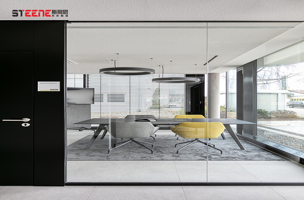 重塑办公空间，斯蒂恩办公隔断定制引领装修风尚