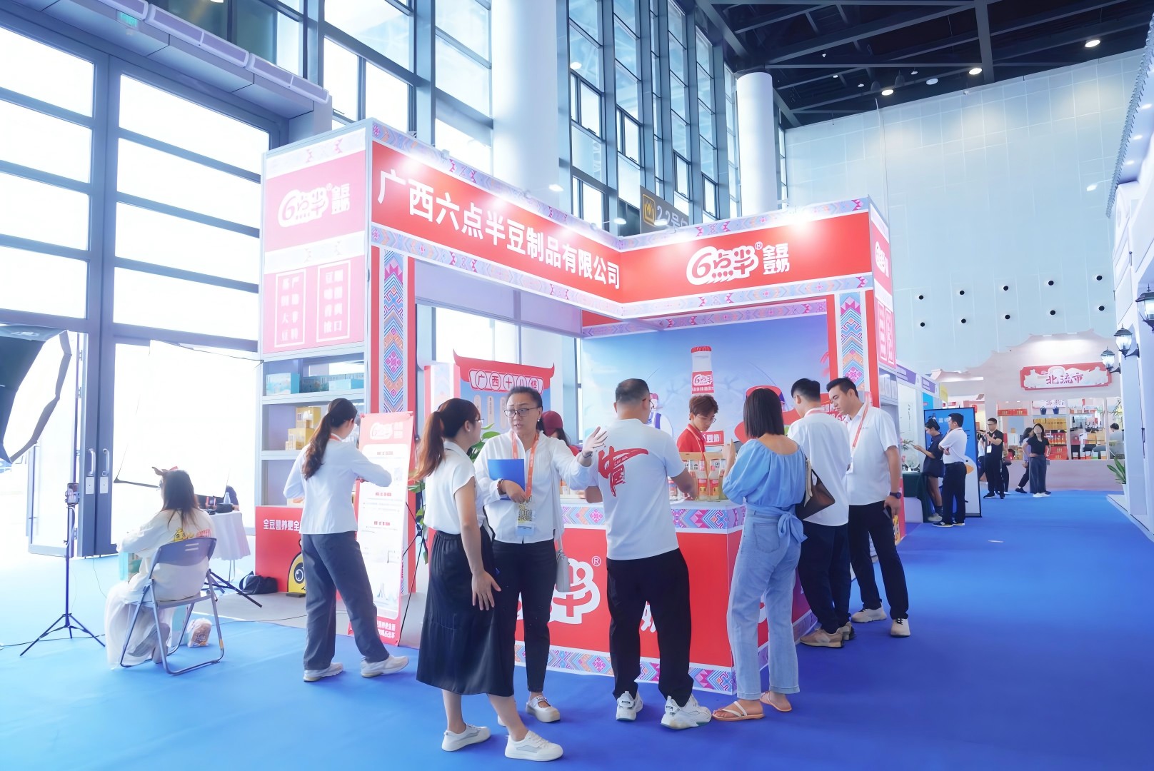 6点半豆奶亮相东博会，全新广西特色包装“桂”气全开！