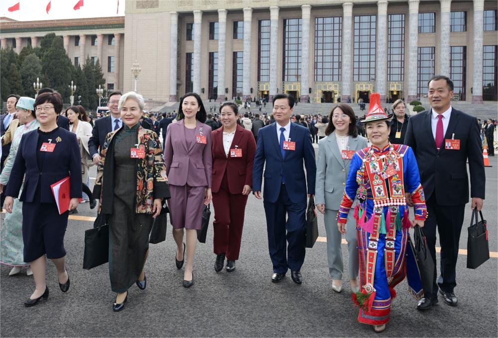 十四届全国人大一次会议在北京开幕