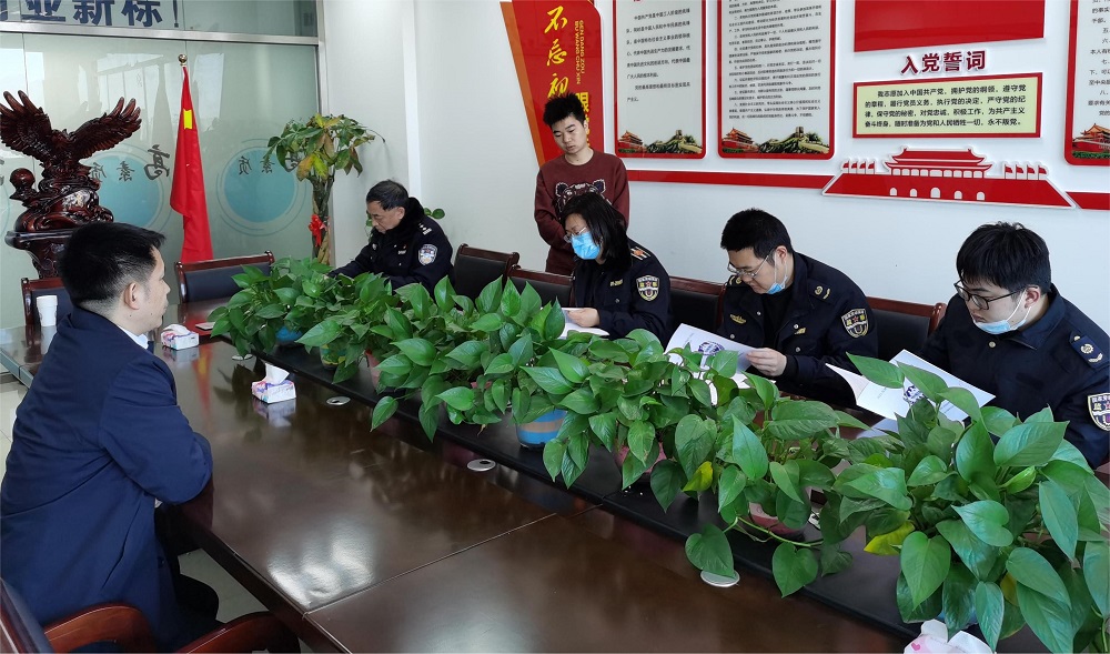 门头沟区公安分局治安支队和区人社局领导到公司检查指导工作
