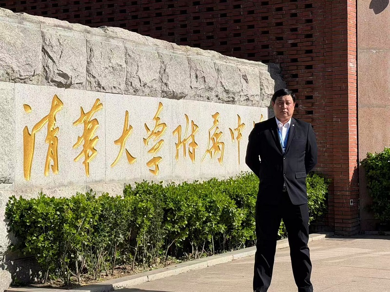 中国国民党主席郑丽文率团到访清华附中