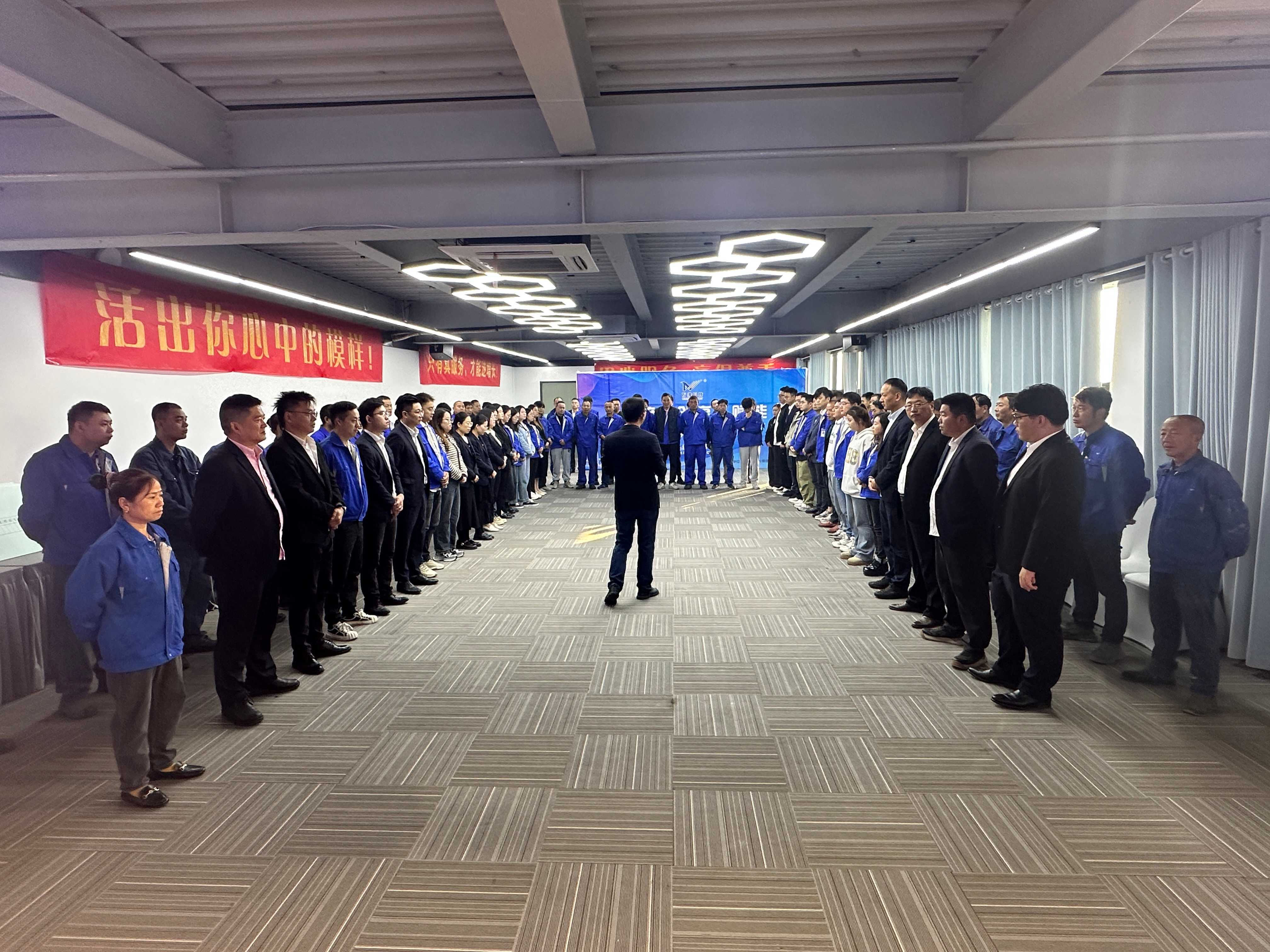 万维资讯 | 万维科技新早安大会：凝聚力量 展望未来 万象更新