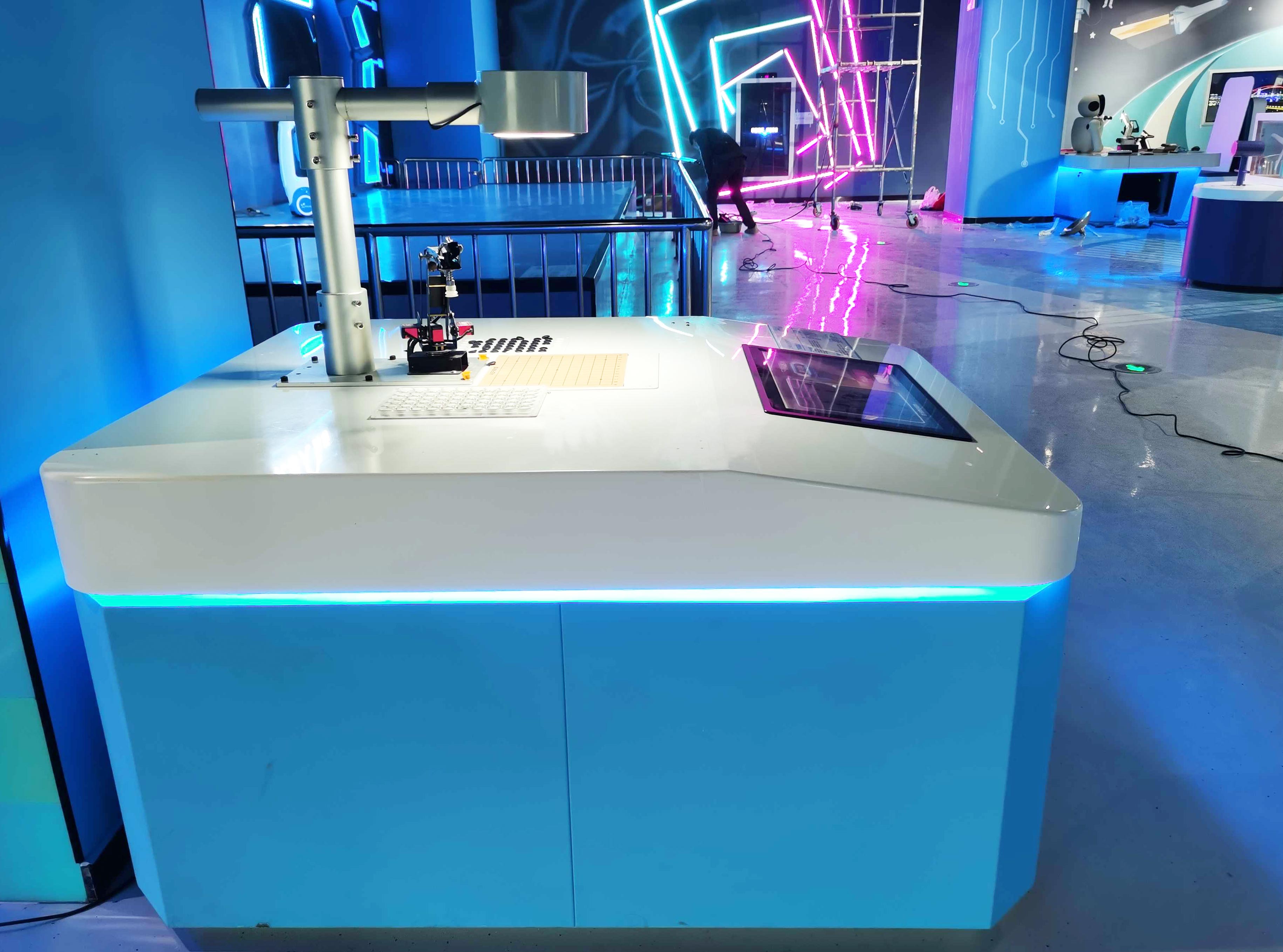 科技馆-下棋机器人