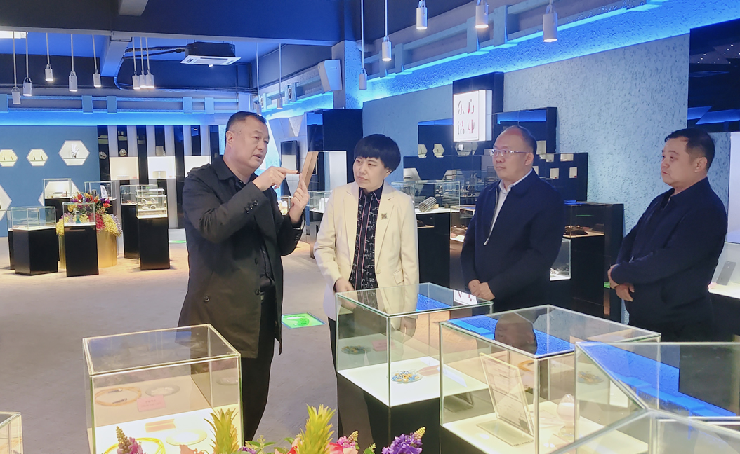 【交流接待】酒泉市副市長靳巧榮一行蒞臨公司考察交流