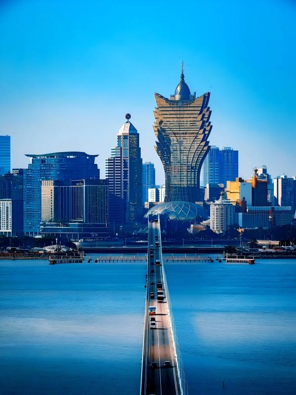 &nbsp; &nbsp; &nbsp;&nbsp; 此外，我司还可承接如下业务：澳门非药注册申报及部分代工、中药注册及销售、西药备案及销售；香港中药注册；海外药品国内进口注册申报。
澳門：
&nbsp; &nbsp; &nbsp;&nbsp; 相比內地保健食品，澳門非藥可標註的功效相對靈活；相比&ldquo;藍帽子&rdquo;，非藥認證周期極短（資料齊全提交後1個月內可獲證）；澳門非藥認證通過後，產品即可獲准可在澳門線下藥店、商超銷售（2024年終澳門人口68.8萬，2024年澳門入境旅客3493萬人次），亦可通過跨境電商形式回大陸銷售。
&nbsp; &nbsp; &nbsp; &nbsp; 我司與澳門規模藥品經銷商合作，可為您的中藥/化藥開拓澳門市場提供助力。
香港：
&nbsp; &nbsp; &nbsp;&nbsp; 目前我司可承接香港固有藥註冊業務。除中藥注射劑外，符合以下任何一項描述的中成藥，均屬固有藥類別，其處方為:
&nbsp; &nbsp; &nbsp;&nbsp; 古方(即指源於清代或以前中醫藥文獻所記載的處方);或古方加減(其處方是在古方的基礎上，並獲中藥組認同是合理及作適當的藥味加減的處方);或藥典方(即指中華人民共和國藥典內所記載的處方);或其他中華人民共和國國家藥品標準，並獲中藥組接納的處方。
&nbsp; &nbsp; &nbsp;&nbsp; 處方不能改變其原有的劑型(沒有改變主要製造工藝的古方除外)，否則作新藥類別處理。
海外产品国内申报：
&nbsp; &nbsp; &nbsp;&nbsp; 2018年以来，与德国企业合作进口植物药银杏叶提取物注册；新加坡企业雷珠单抗IND申请；费森尤斯3款产品国内注册咨询；韩国三星集团盐酸纳呋拉啡口崩片已成功引进国内；日韩的双极水和结扎夹引进国内；诺华国外引进产品完成医学服务等。
