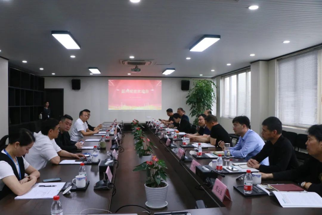 南通市崇川區(qū)政府考察團(tuán)到溫州城建集團(tuán)交流調(diào)研