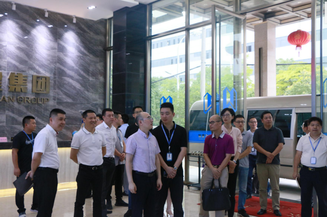 省建設(shè)廳房產(chǎn)處副處長(zhǎng)孫雪鋒一行蒞臨集團(tuán)調(diào)研指導(dǎo)