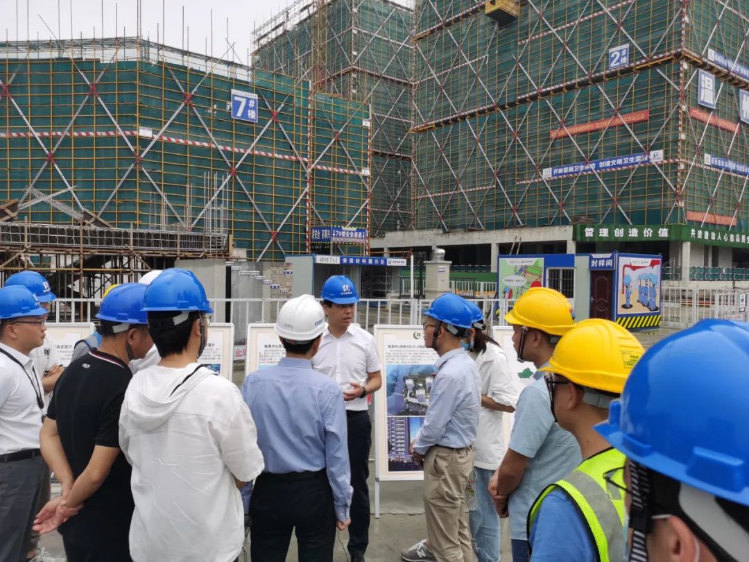 曾瑞華區(qū)長(zhǎng)一行蒞臨秀嶼地塊安置房工程現(xiàn)場(chǎng)慰問指導(dǎo)
