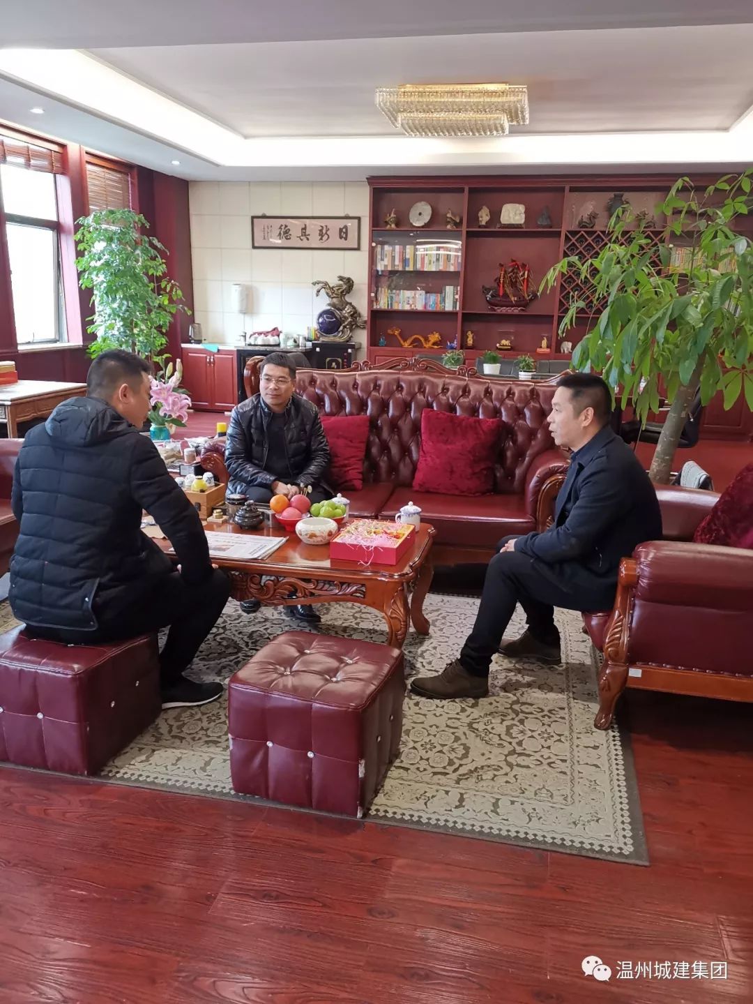 甌海區(qū)婁橋街道黨工委書(shū)記丁建勇一行蒞臨我集團(tuán)進(jìn)行新春走訪(fǎng)