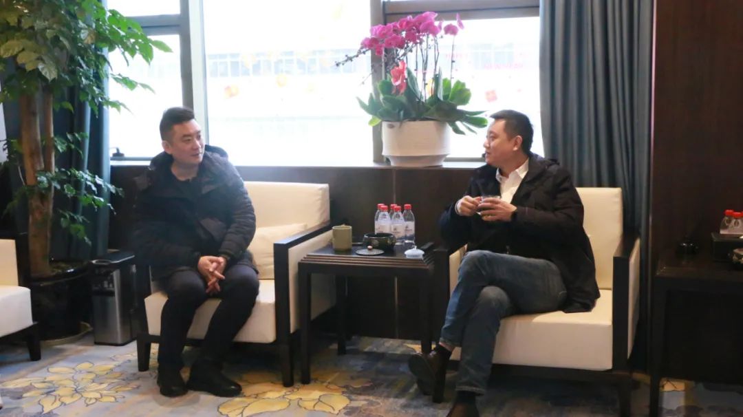 甌海區(qū)住建局黨組書(shū)記、局長(zhǎng)王曉東一行蒞臨集團(tuán)開(kāi)展新春慰問(wèn)