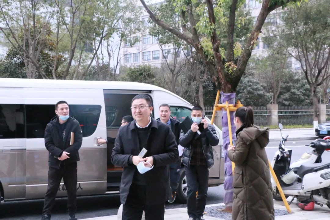 龍灣區(qū)委常委、區(qū)政府黨組成員李明達(dá)一行蒞臨集團(tuán)開(kāi)展“助企開(kāi)門(mén)紅”三服務(wù)活動(dòng)